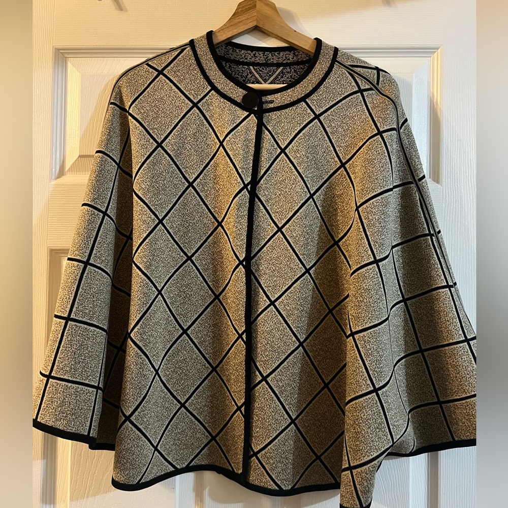 Reversible Cape - image 1